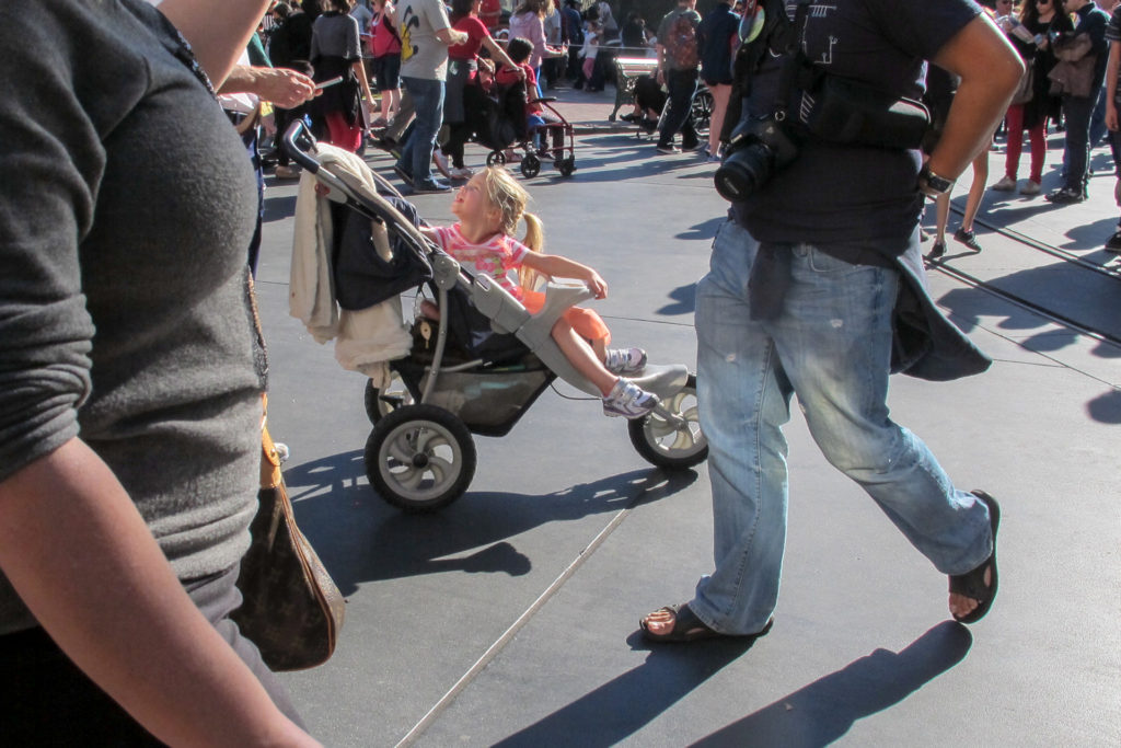 Man has same posture as girl before